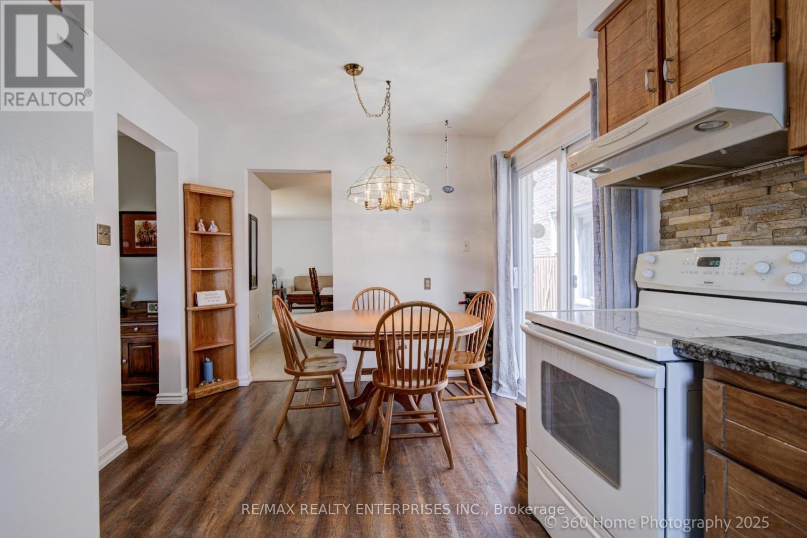 Photo 12 of 4425 Sawmill Valley Drive, Mississauga ON