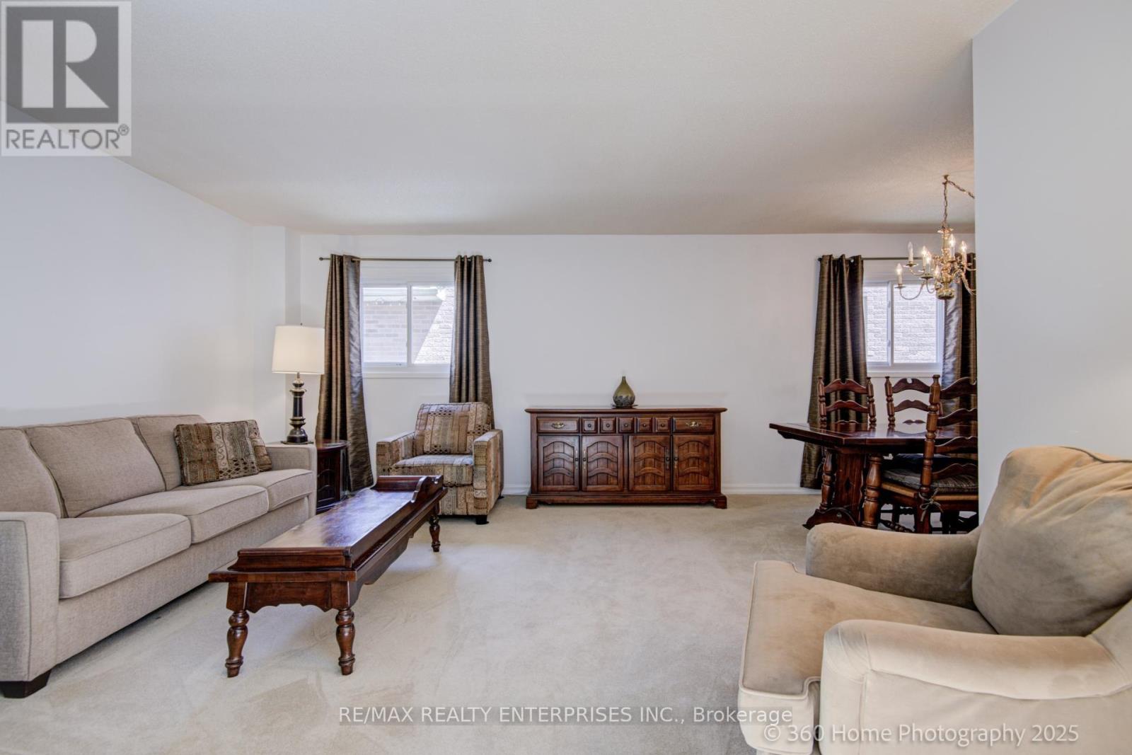 Photo 10 of 4425 Sawmill Valley Drive, Mississauga ON