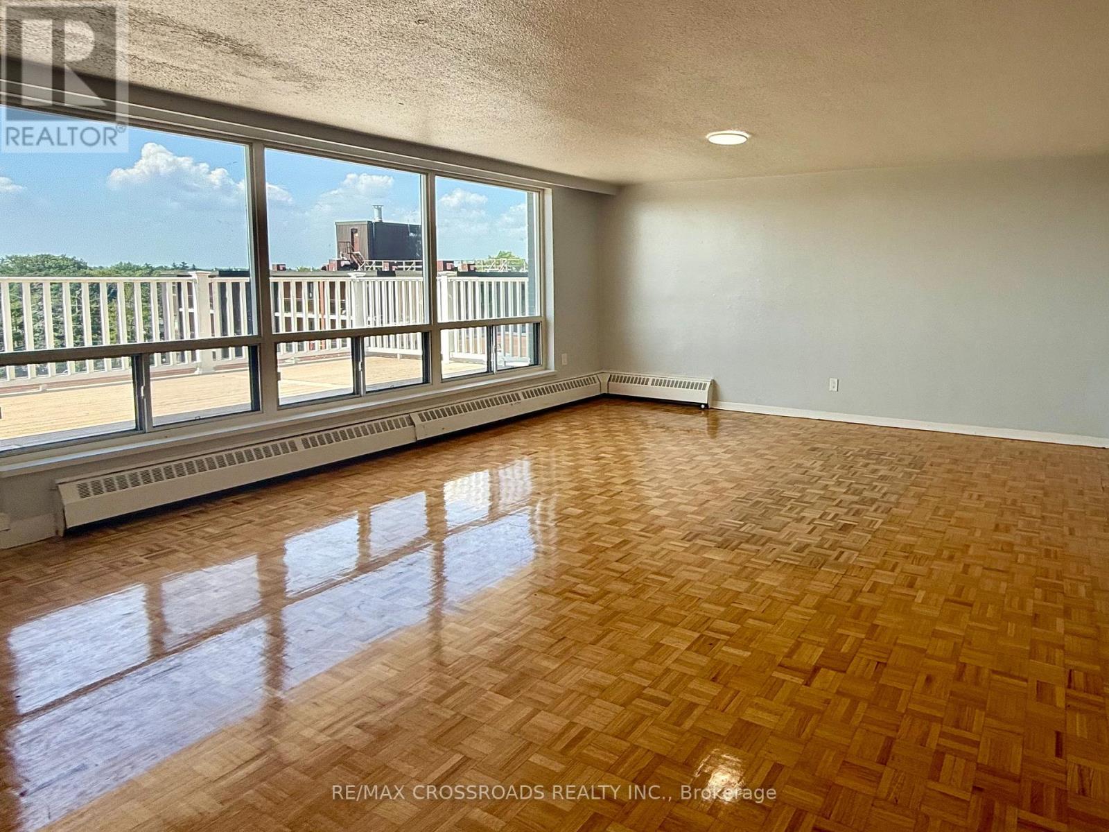 Photo 2 of 801 363 Lakeshore Road E, Mississauga ON