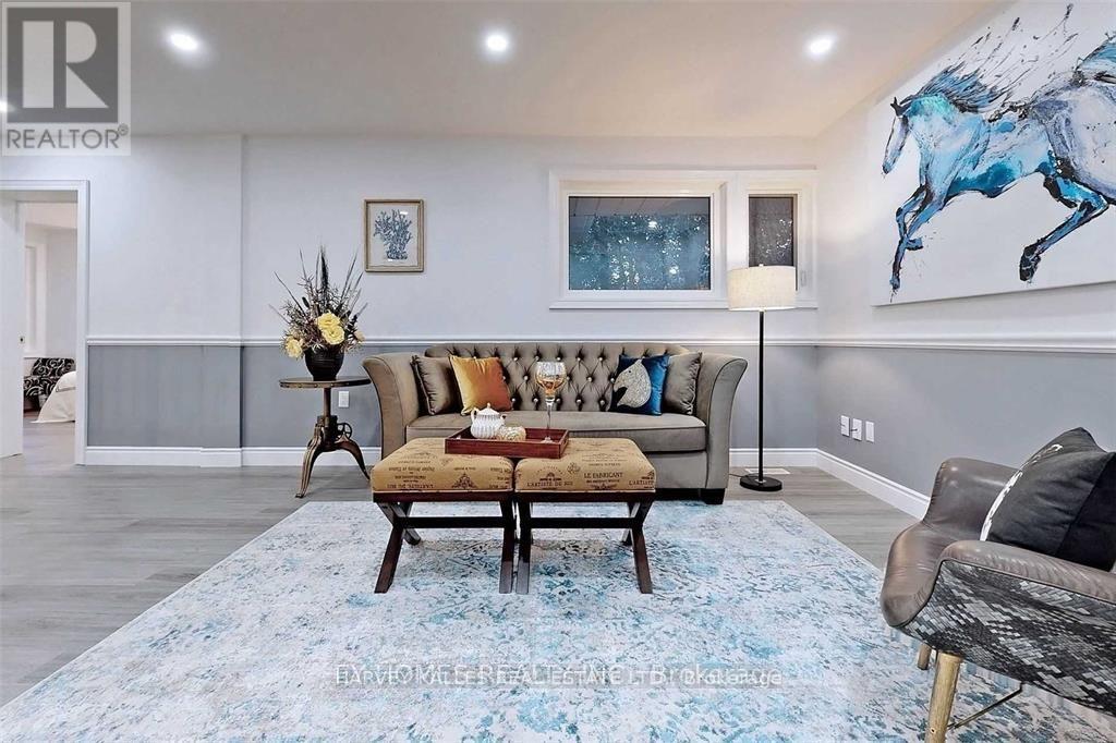Photo 10 of 59 Hemingway Crescent, Markham ON