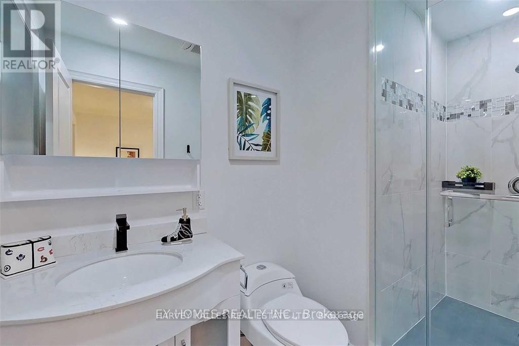 Photo 14 of 59 Hemingway Crescent, Markham ON