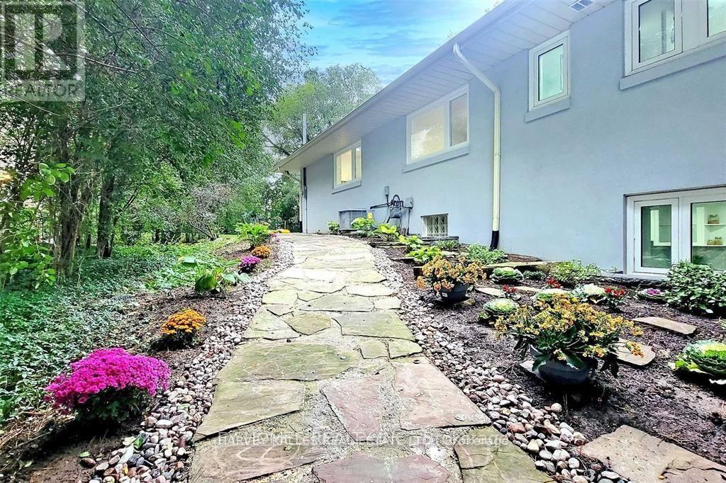 Photo 21 of 59 Hemingway Crescent, Markham ON