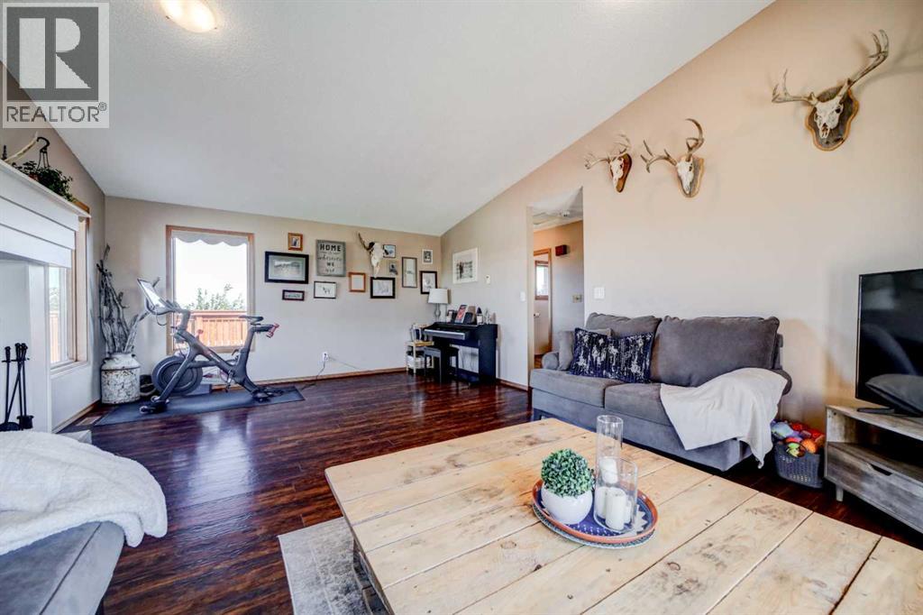 Photo 6 of 465 Schofield Street, Pincher Creek AB