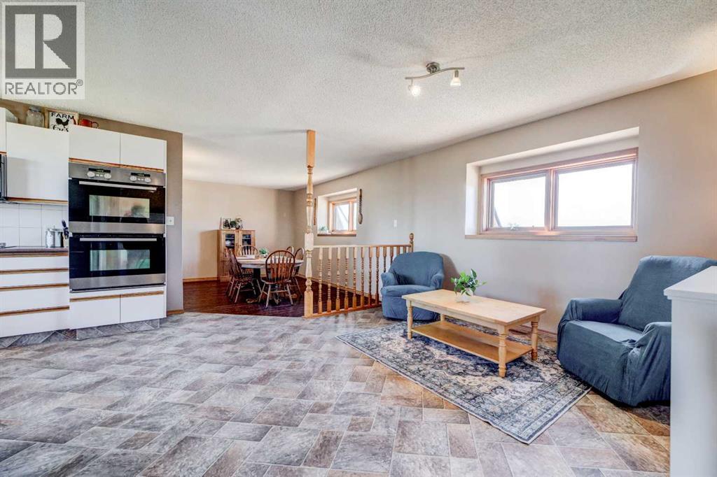 Photo 7 of 465 Schofield Street, Pincher Creek AB