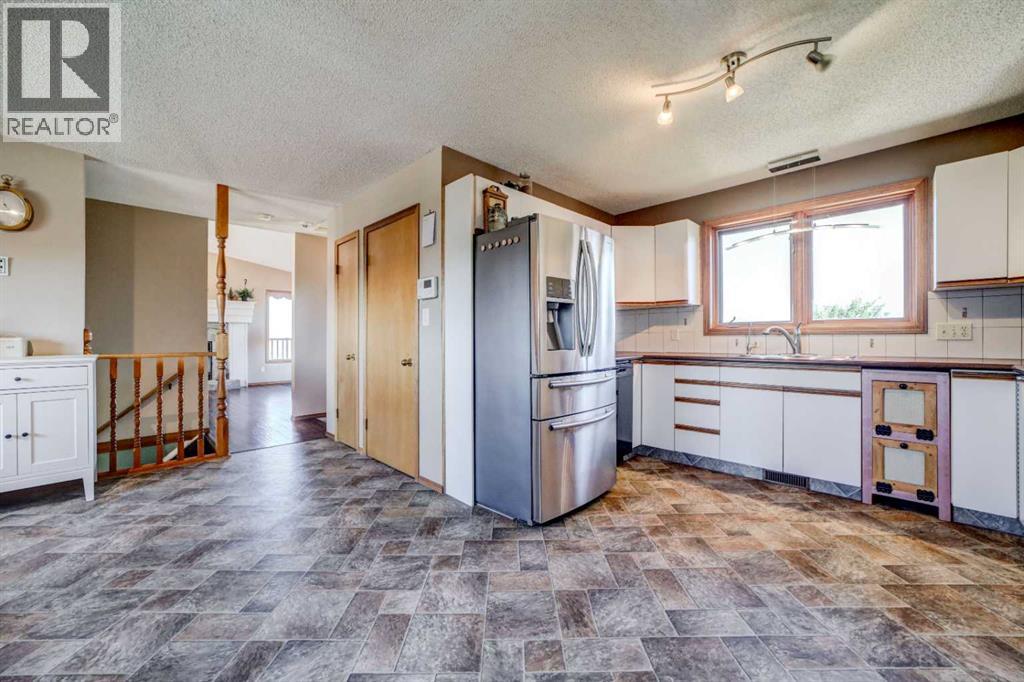 Photo 9 of 465 Schofield Street, Pincher Creek AB