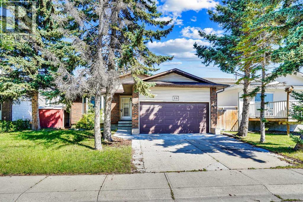 35 Castlefall Grove NE, Calgary, Alberta