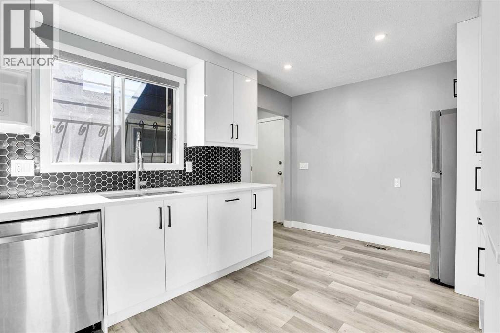 Single Family House 4 Level for Sale in  Castlefall Grove NE Castleridge Calgary 