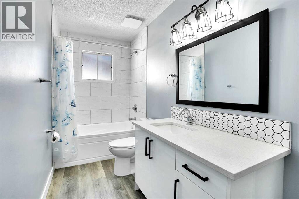 Single Family House 4 Level for Sale in  Castlefall Grove NE Castleridge Calgary 