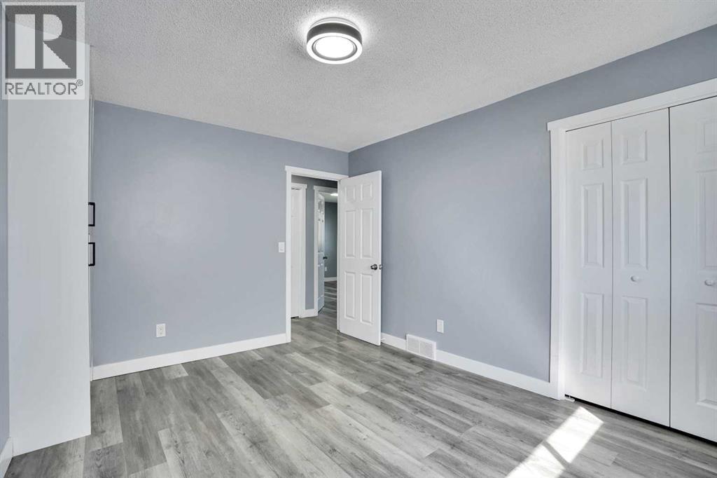 Single Family House 4 Level for Sale in  Castlefall Grove NE Castleridge Calgary 