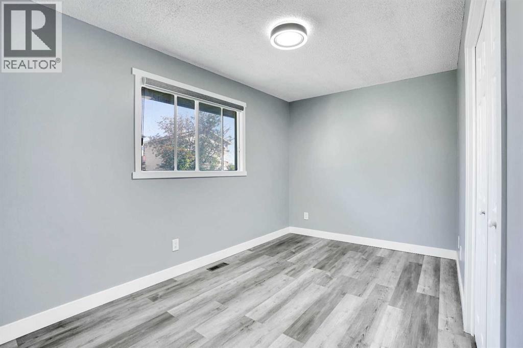 Single Family House 4 Level for Sale in  Castlefall Grove NE Castleridge Calgary 