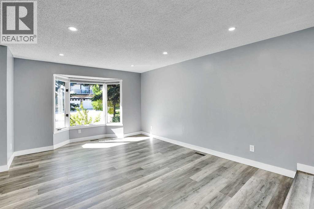 Single Family House 4 Level for Sale in  Castlefall Grove NE Castleridge Calgary 