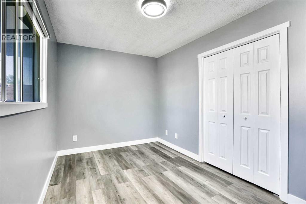 Single Family House 4 Level for Sale in  Castlefall Grove NE Castleridge Calgary 