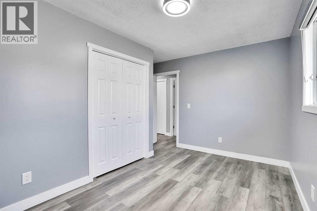 Single Family House 4 Level for Sale in  Castlefall Grove NE Castleridge Calgary 