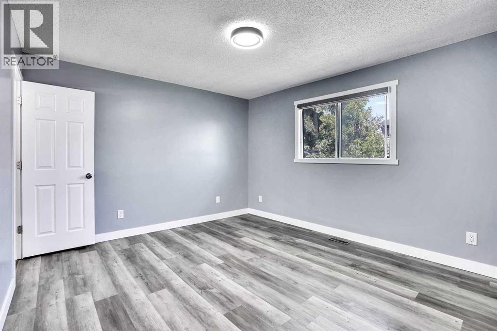 Single Family House 4 Level for Sale in  Castlefall Grove NE Castleridge Calgary 