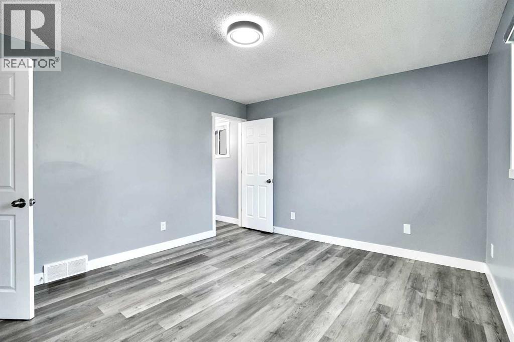Single Family House 4 Level for Sale in  Castlefall Grove NE Castleridge Calgary 