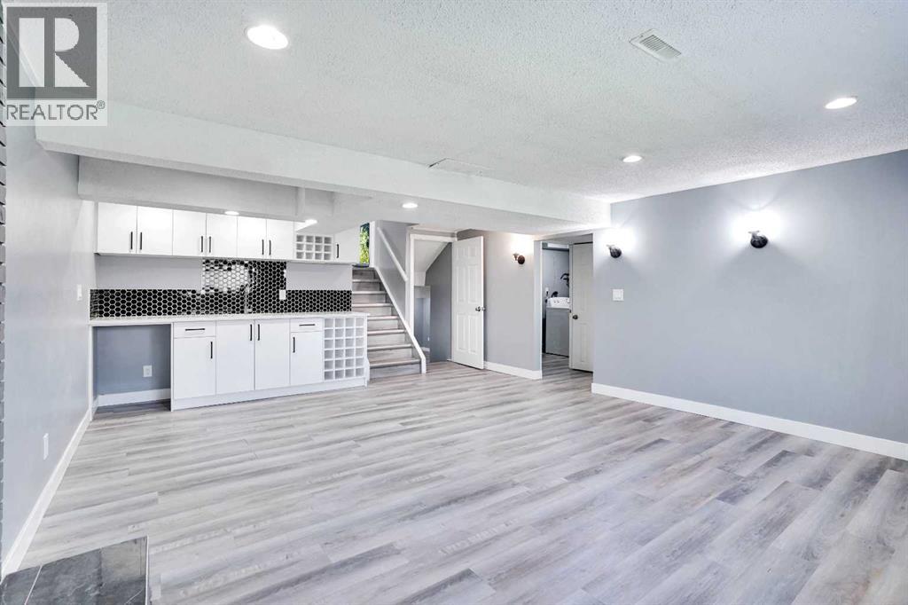 Single Family House 4 Level for Sale in  Castlefall Grove NE Castleridge Calgary 