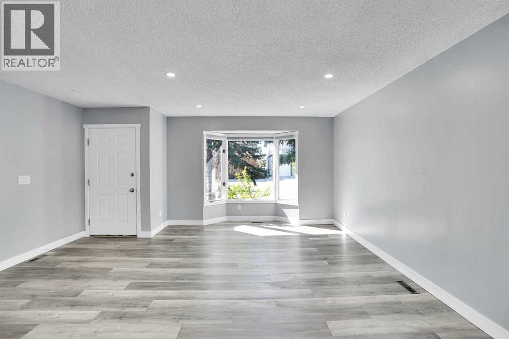 Single Family House 4 Level for Sale in  Castlefall Grove NE Castleridge Calgary 