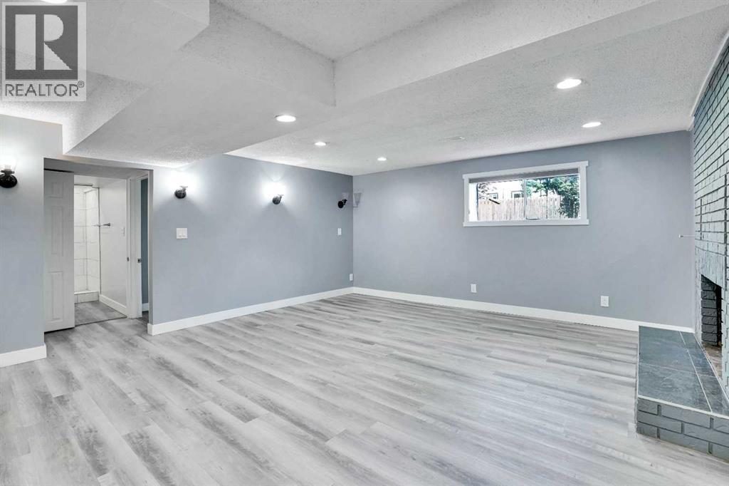 Single Family House 4 Level for Sale in  Castlefall Grove NE Castleridge Calgary 