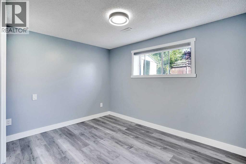 Single Family House 4 Level for Sale in  Castlefall Grove NE Castleridge Calgary 