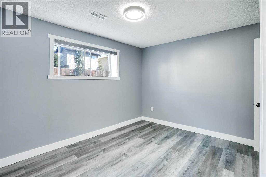 Single Family House 4 Level for Sale in  Castlefall Grove NE Castleridge Calgary 
