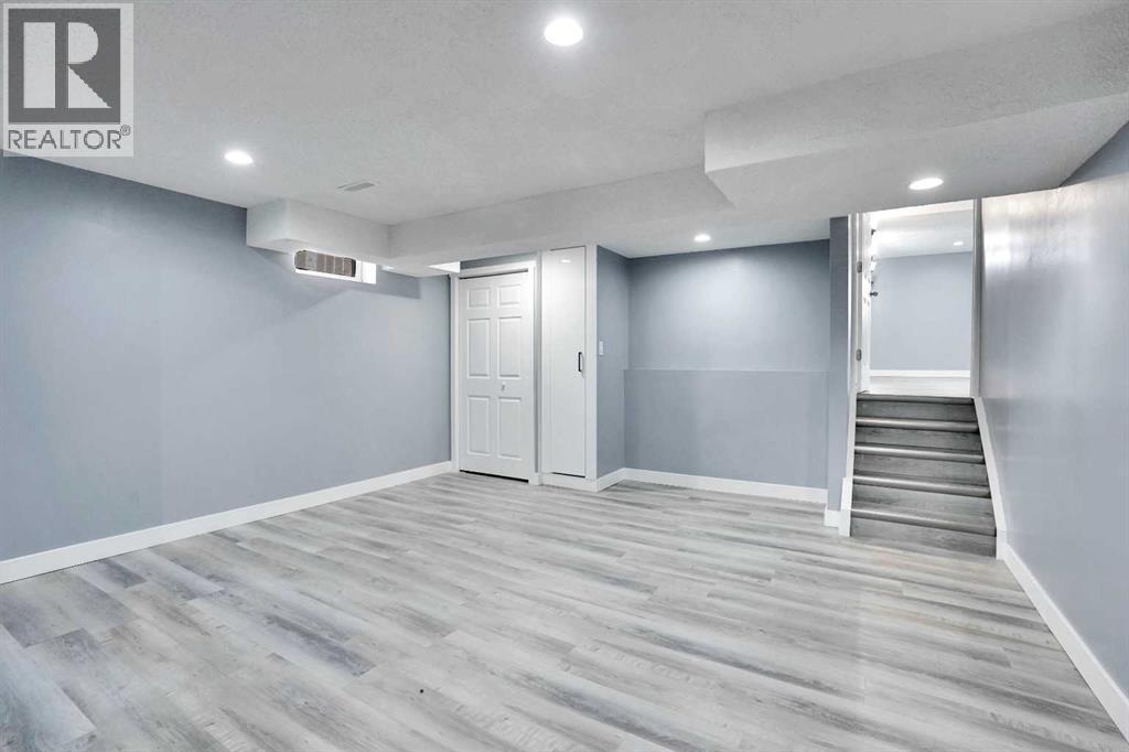 Single Family House 4 Level for Sale in  Castlefall Grove NE Castleridge Calgary 