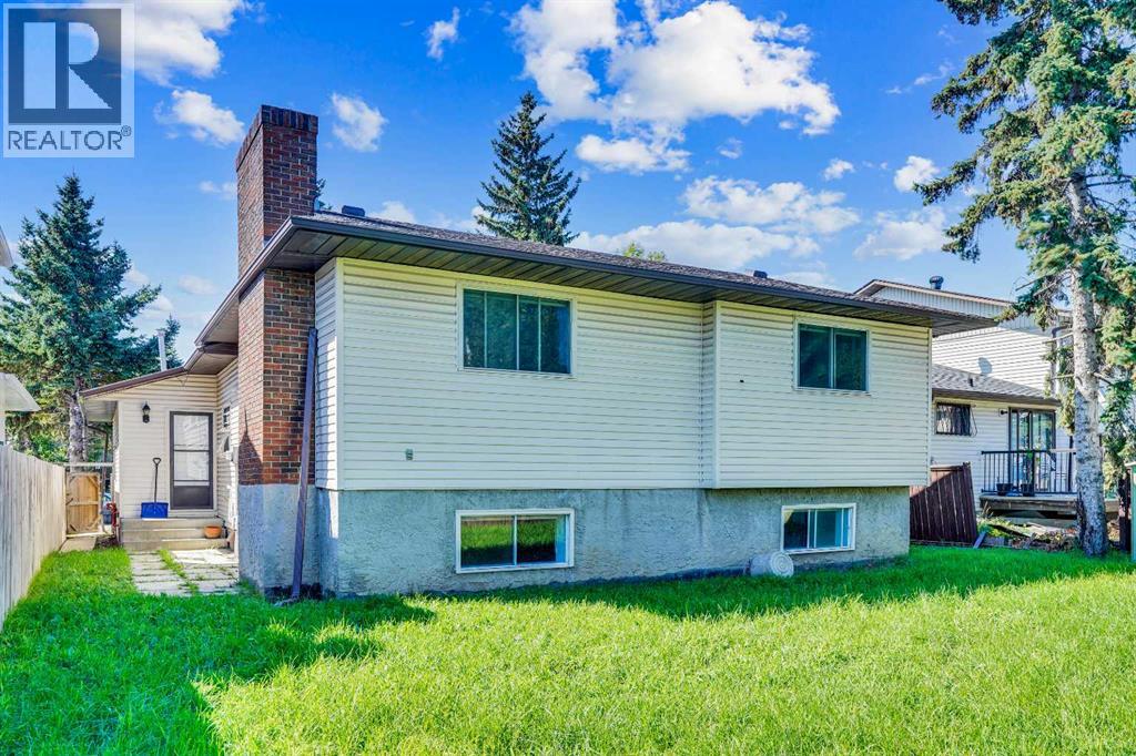 Single Family House 4 Level for Sale in  Castlefall Grove NE Castleridge Calgary 