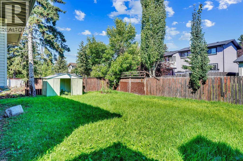 Single Family House 4 Level for Sale in  Castlefall Grove NE Castleridge Calgary 