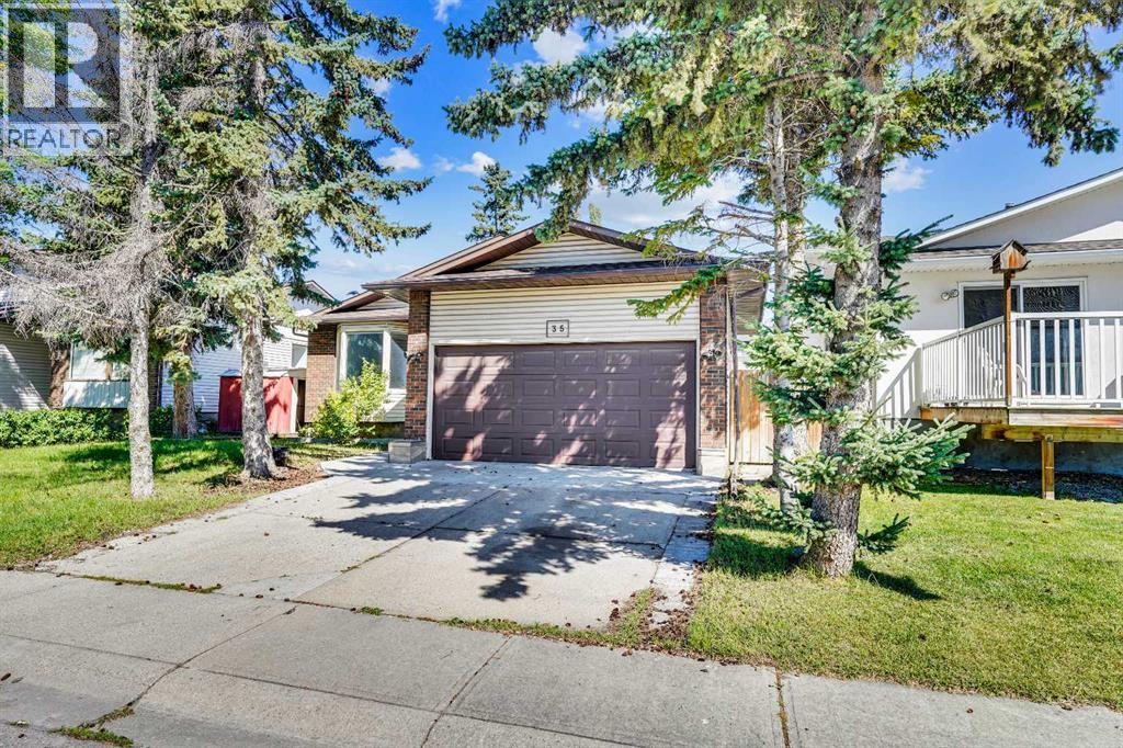 Single Family House 4 Level for Sale in  Castlefall Grove NE Castleridge Calgary 