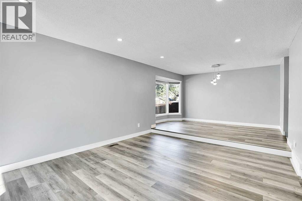 Single Family House 4 Level for Sale in  Castlefall Grove NE Castleridge Calgary 