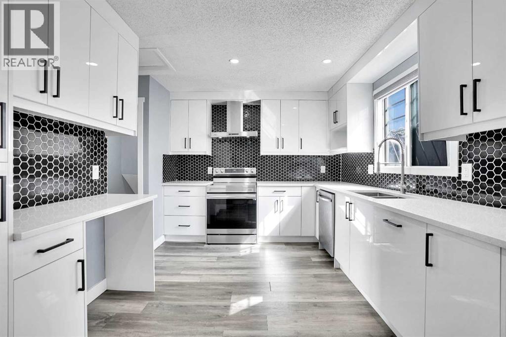 Single Family House 4 Level for Sale in  Castlefall Grove NE Castleridge Calgary 