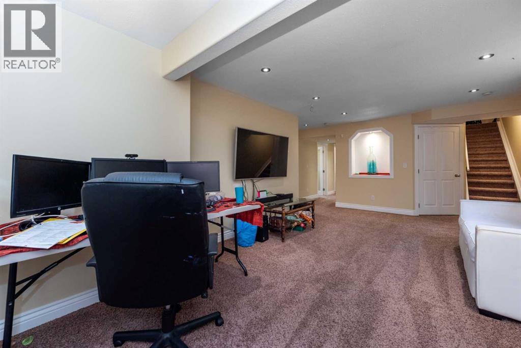 Single Family House for Sale in  Everwoods Close SW Evergreen Calgary 