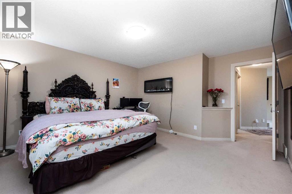 Single Family House for Sale in  Everwoods Close SW Evergreen Calgary 