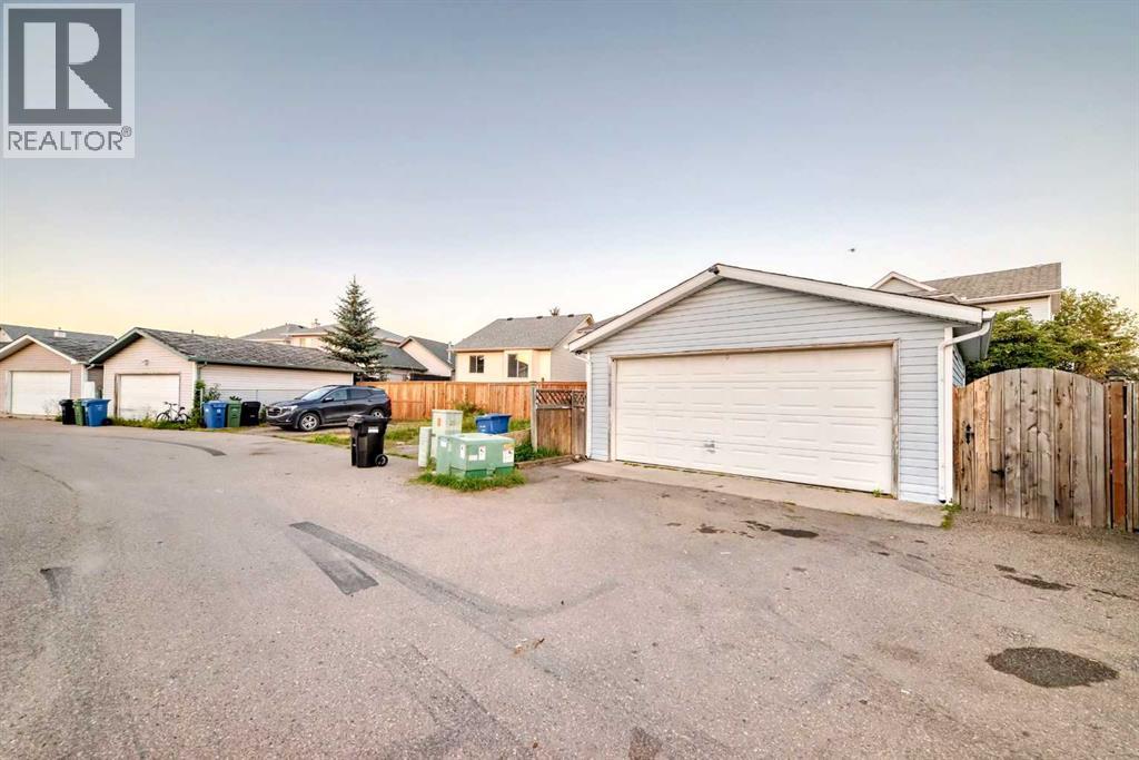Single Family House for Sale in  Laguna Way NE Monterey Park Calgary 