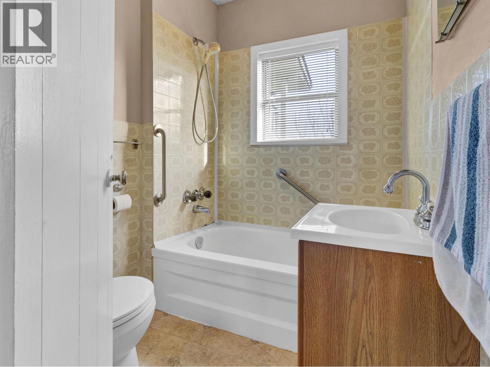 Photo 26 of 2206 Eighth Avenue, New Westminster BC