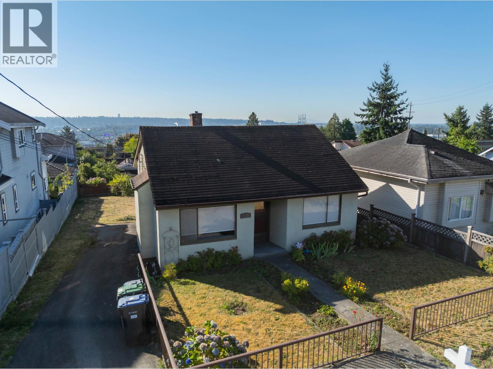 Photo 1 of 2206 Eighth Avenue, New Westminster BC