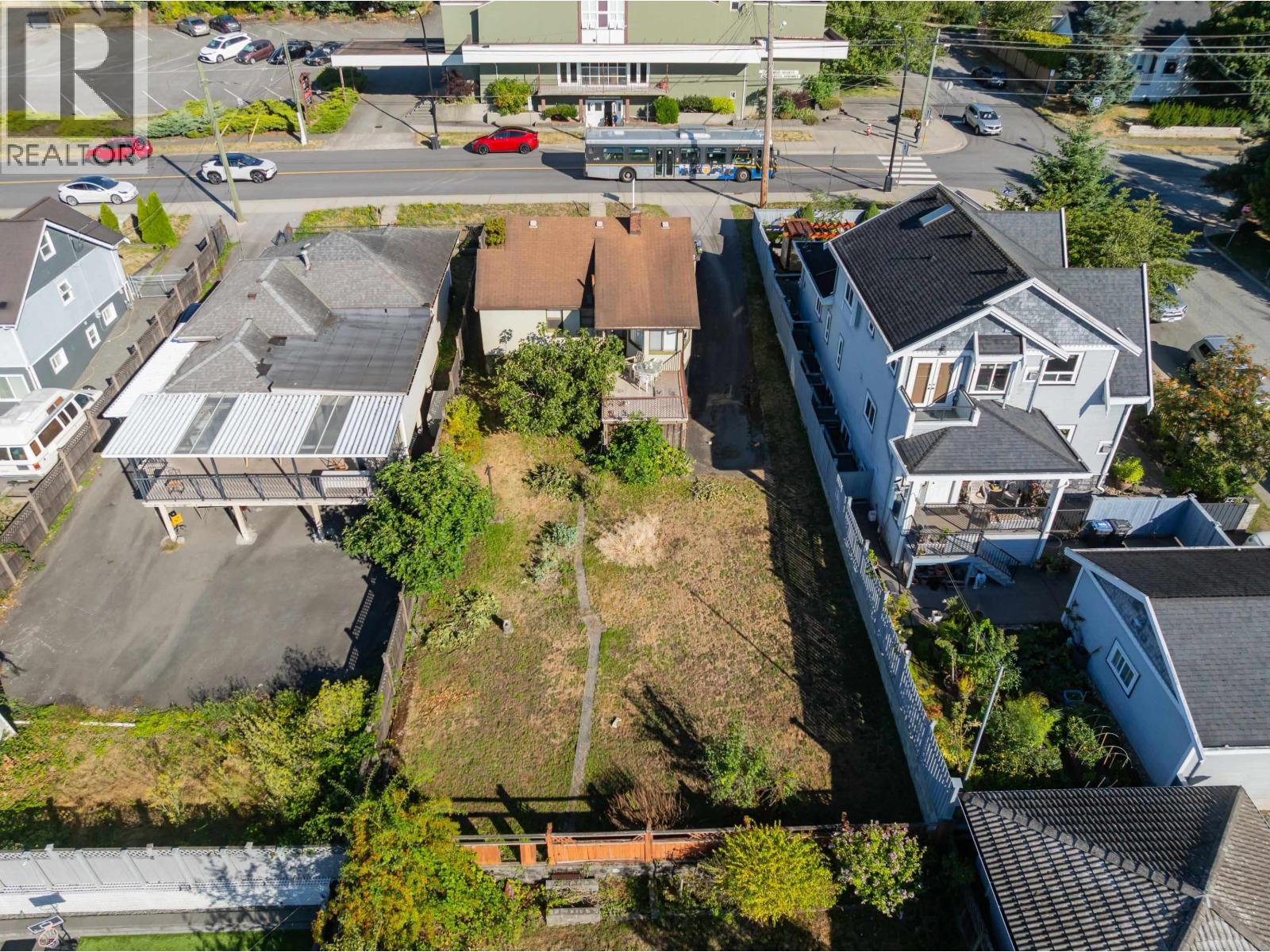 Photo 4 of 2206 Eighth Avenue, New Westminster BC