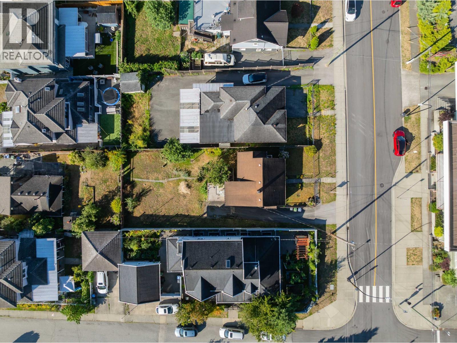 Photo 3 of 2206 Eighth Avenue, New Westminster BC