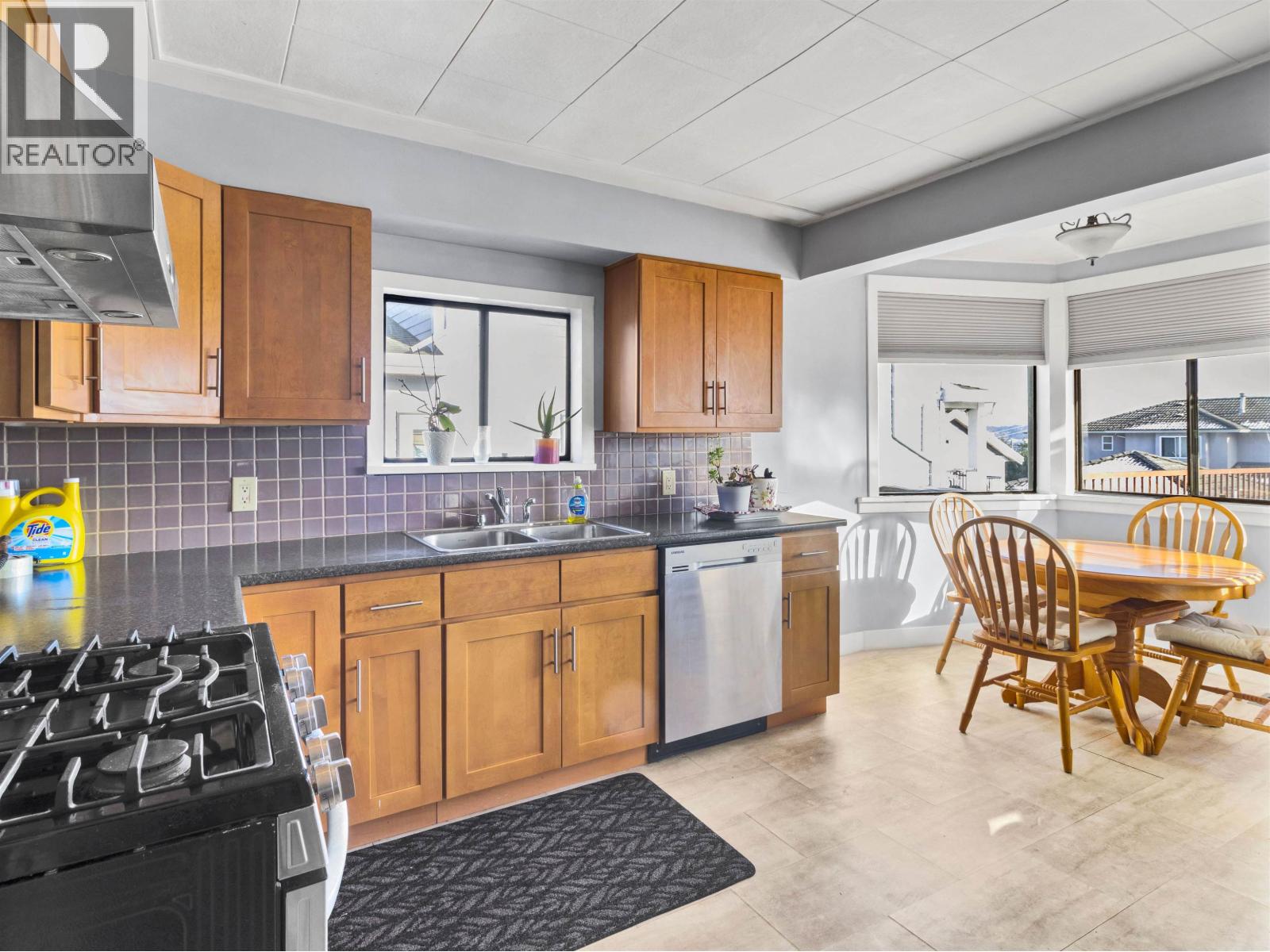 Photo 23 of 2206 Eighth Avenue, New Westminster BC