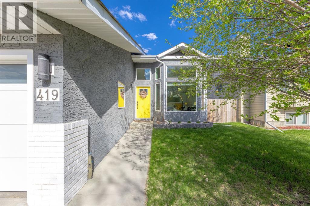Photo 4 of 419 Millrise Drive Sw, Calgary AB