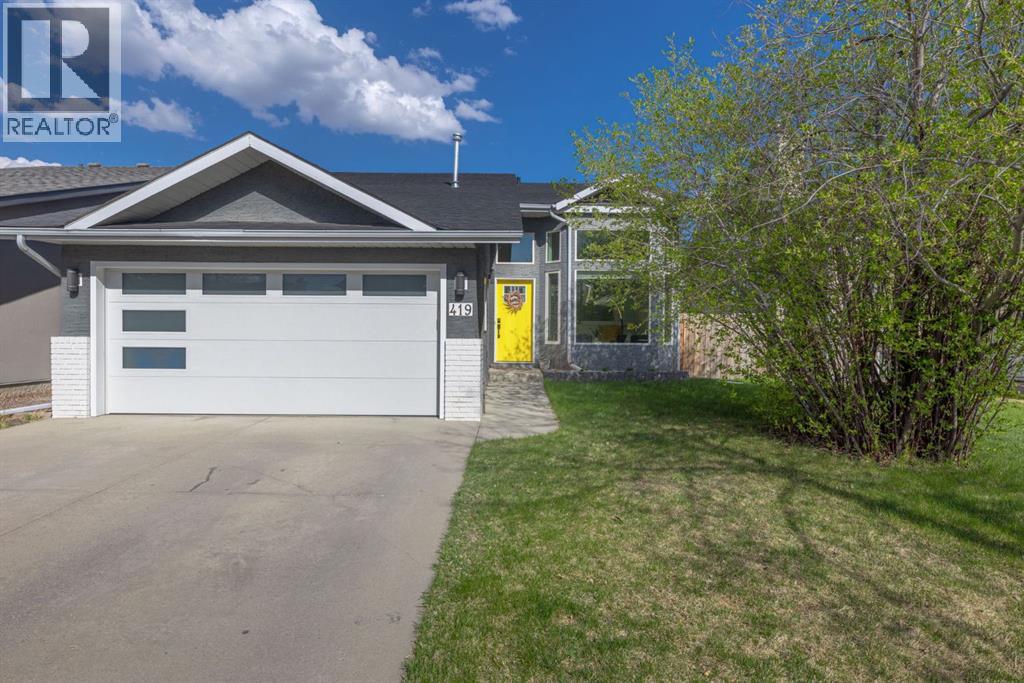 Photo 3 of 419 Millrise Drive Sw, Calgary AB