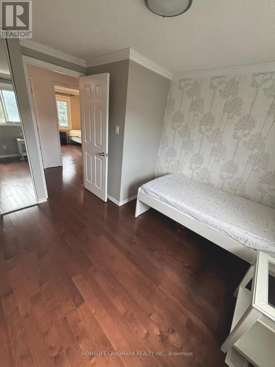 Photo 5 of 35 Moonlight Lane S, Richmond Hill ON