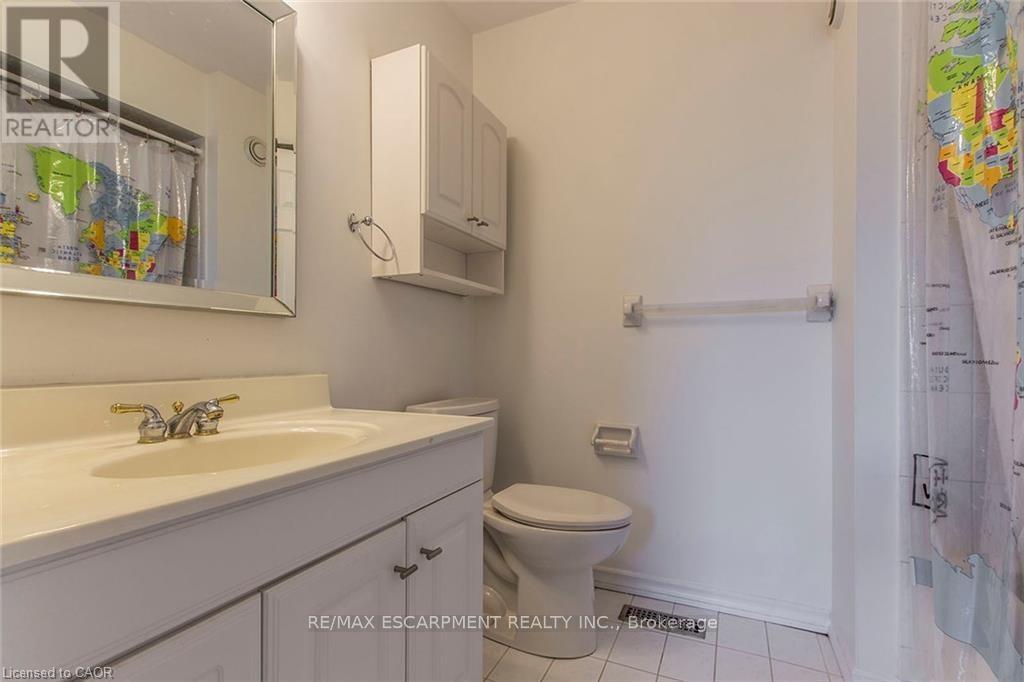 Photo 13 of 125 Hopewell Road, Oakville ON