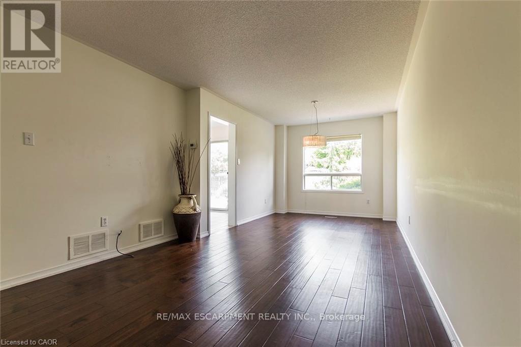 Photo 8 of 125 Hopewell Road, Oakville ON