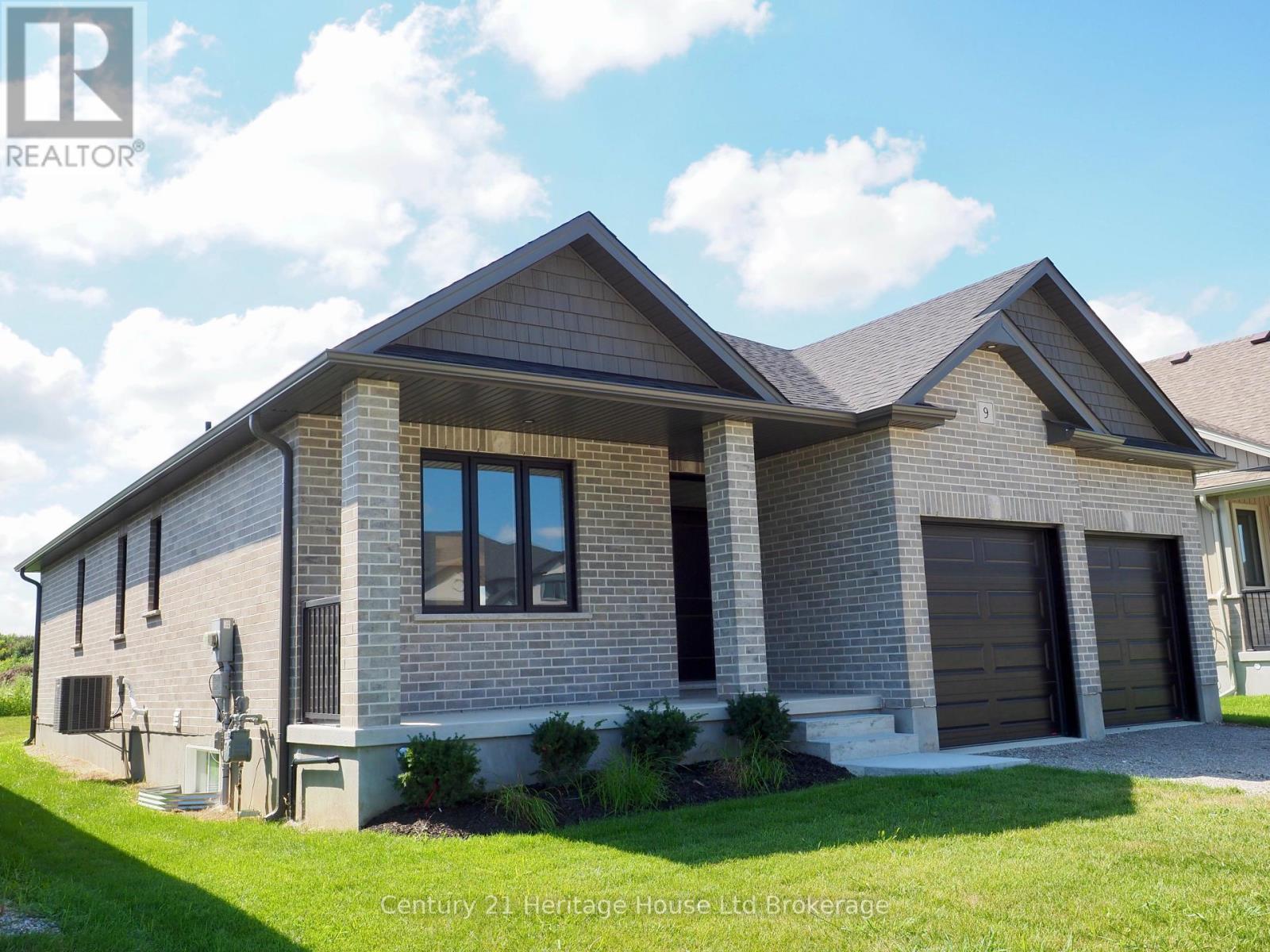 Photo 2 of 9 Sycamore Drive, Tillsonburg ON