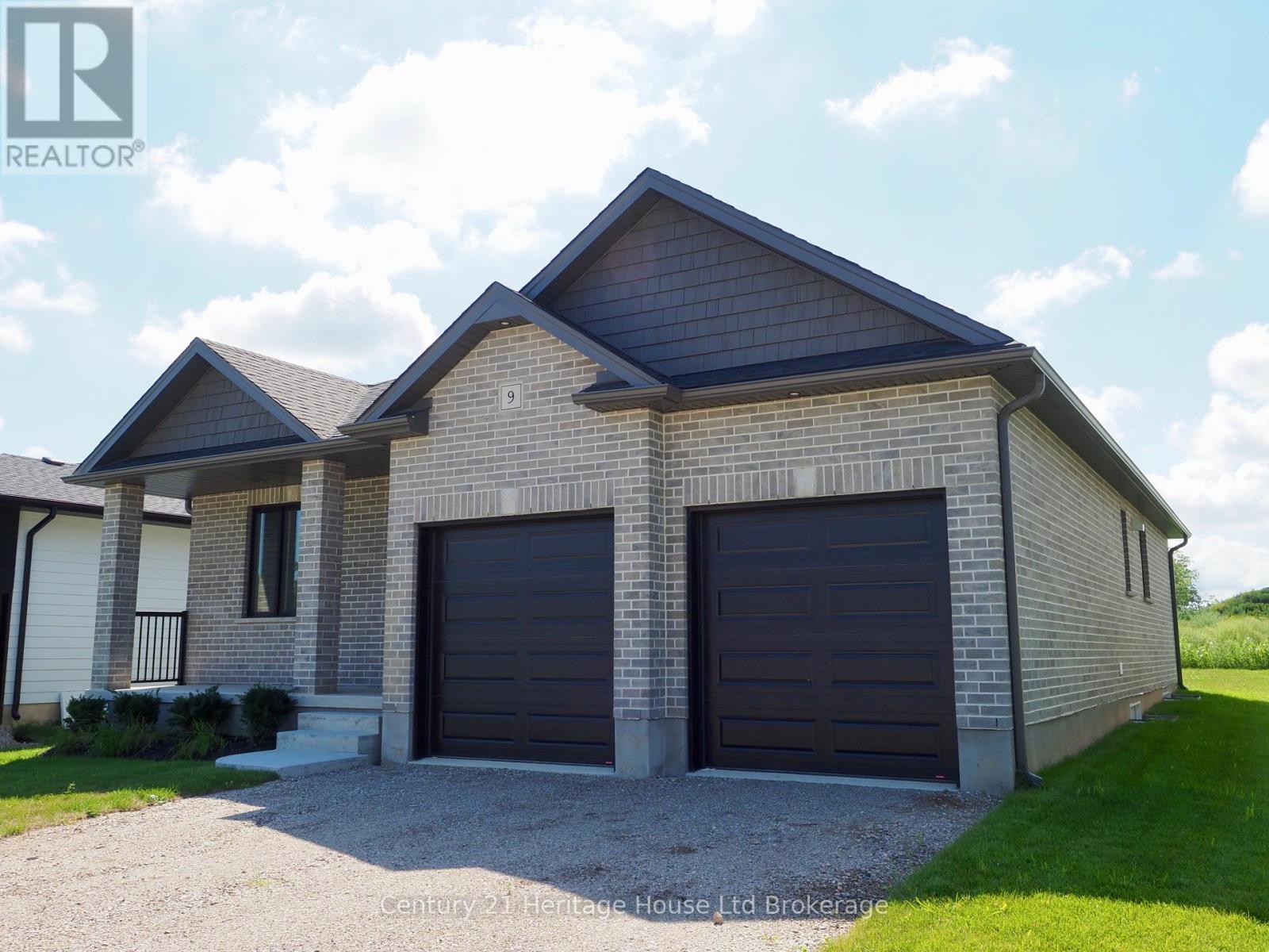 Photo 3 of 9 Sycamore Drive, Tillsonburg ON