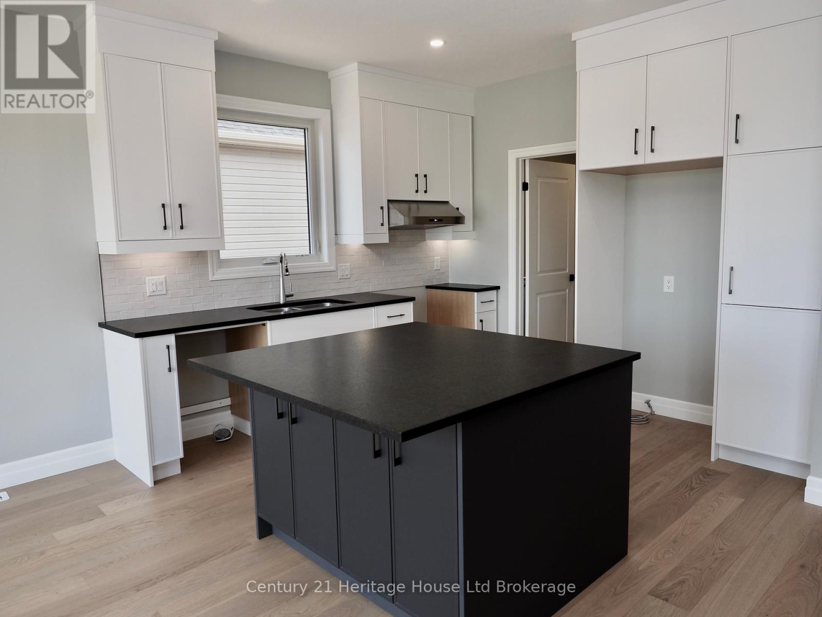 Photo 7 of 9 Sycamore Drive, Tillsonburg ON