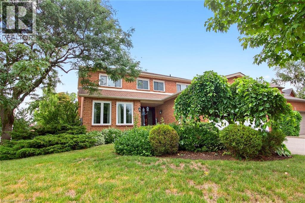 Photo 1 of 1084 Grandeur Crescent, Oakville ON