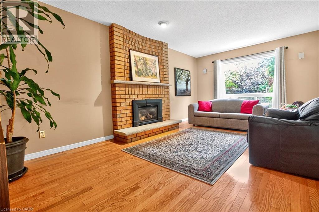 Photo 10 of 1084 Grandeur Crescent, Oakville ON