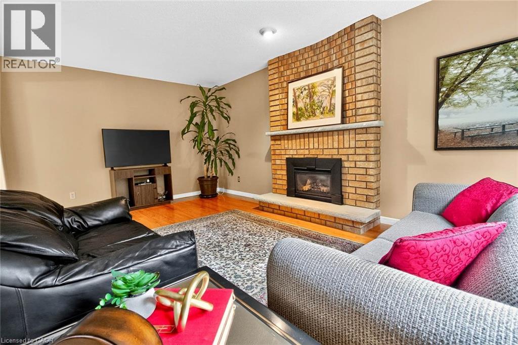 Photo 11 of 1084 Grandeur Crescent, Oakville ON