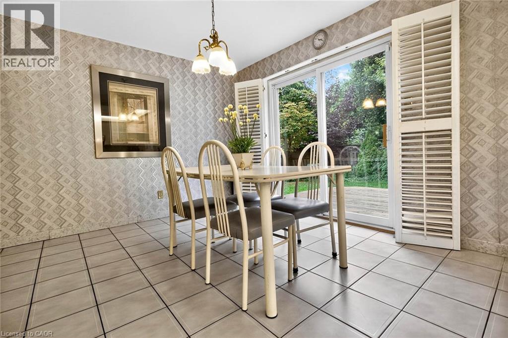 Photo 15 of 1084 Grandeur Crescent, Oakville ON